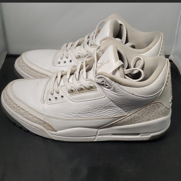 White Jordan 3s - Picture 2 of 6